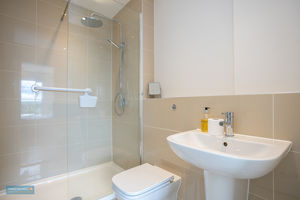 En-suite - click for photo gallery
